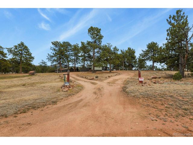 957 Arapahoe Dr, Florissant, CO 80816