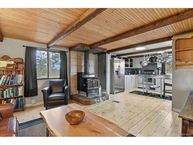 957 Arapahoe Dr, Florissant, CO 80816