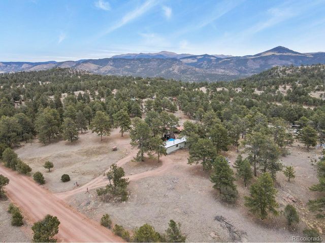 957 Arapahoe Dr, Florissant, CO 80816