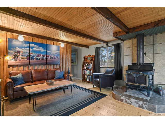 957 Arapahoe Dr, Florissant, CO 80816