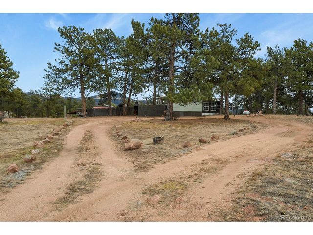 957 Arapahoe Dr, Florissant, CO 80816