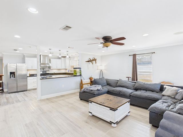 12140 Oakline Acres, St Amant, LA 70774