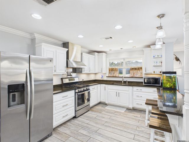 12140 Oakline Acres, St Amant, LA 70774