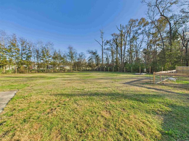 12140 Oakline Acres, St Amant, LA 70774