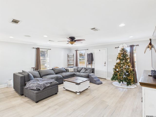 12140 Oakline Acres, St Amant, LA 70774