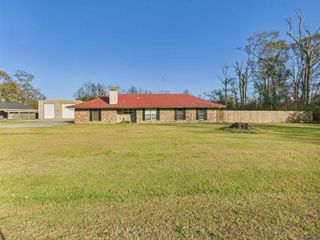 12140 Oakline Acres, St Amant, LA 70774