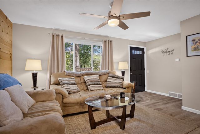 127 Alpine Village Dr, Monroeville, PA 15146