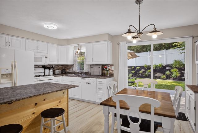 127 Alpine Village Dr, Monroeville, PA 15146