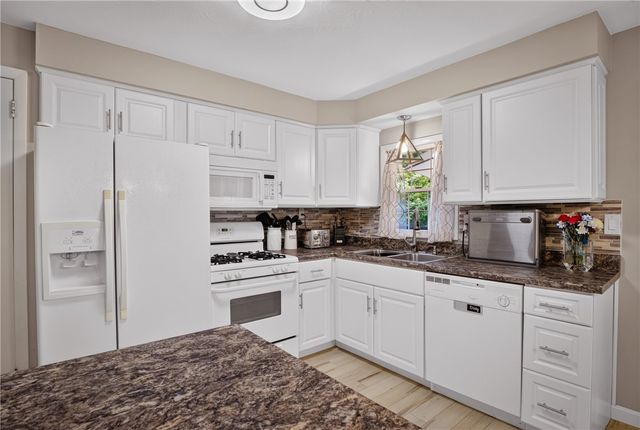 127 Alpine Village Dr, Monroeville, PA 15146