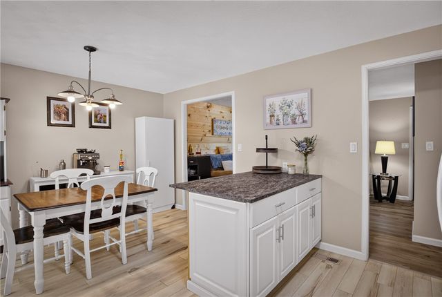 127 Alpine Village Dr, Monroeville, PA 15146