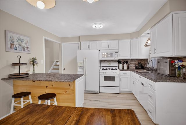 127 Alpine Village Dr, Monroeville, PA 15146