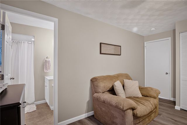 127 Alpine Village Dr, Monroeville, PA 15146