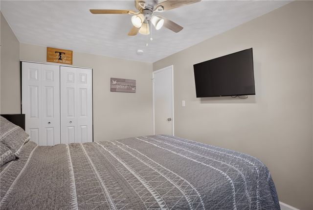 127 Alpine Village Dr, Monroeville, PA 15146