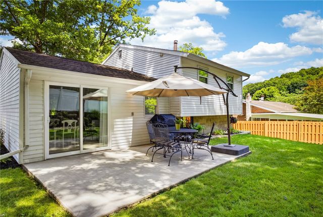 127 Alpine Village Dr, Monroeville, PA 15146