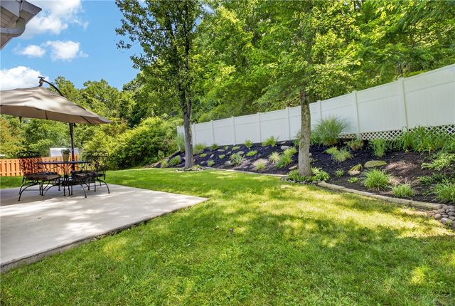 127 Alpine Village Dr, Monroeville, PA 15146