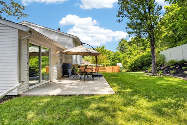 127 Alpine Village Dr, Monroeville, PA 15146