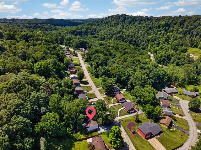 127 Alpine Village Dr, Monroeville, PA 15146