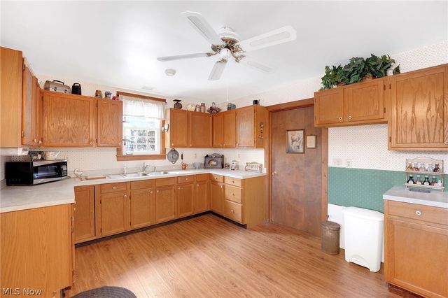 38841 Detroit Road, Avon, OH 44011