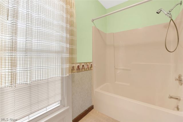 38841 Detroit Road, Avon, OH 44011