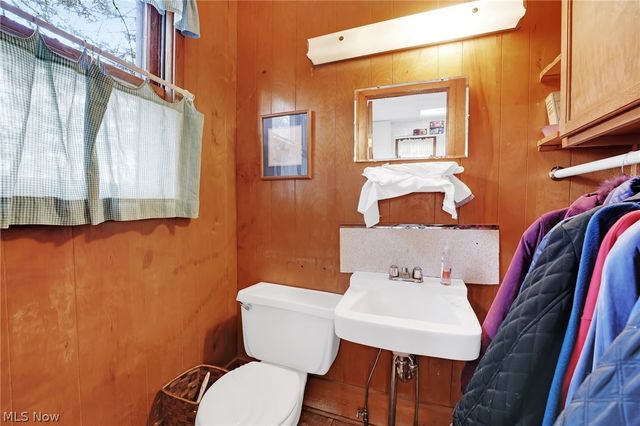 38841 Detroit Road, Avon, OH 44011