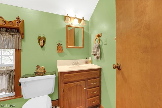 38841 Detroit Road, Avon, OH 44011