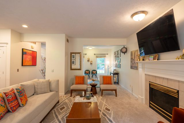 1621 Falcon Crest Drive NE, Grand Rapids, MI 49525