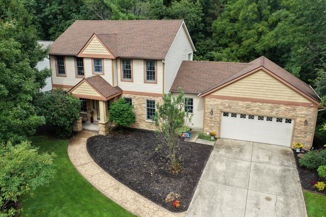 1621 Falcon Crest Drive NE, Grand Rapids, MI 49525