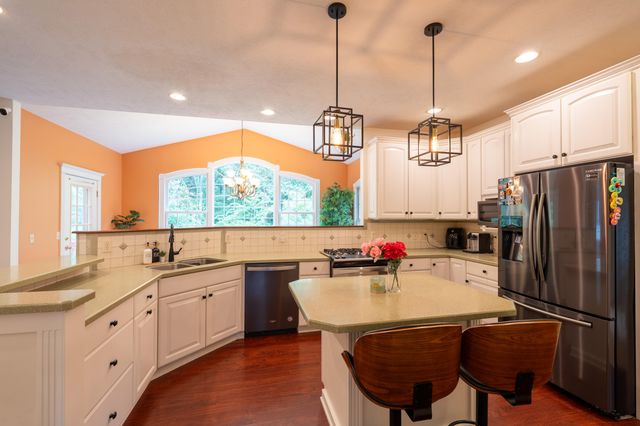 1621 Falcon Crest Drive NE, Grand Rapids, MI 49525