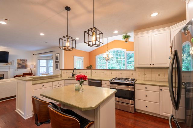 1621 Falcon Crest Drive NE, Grand Rapids, MI 49525