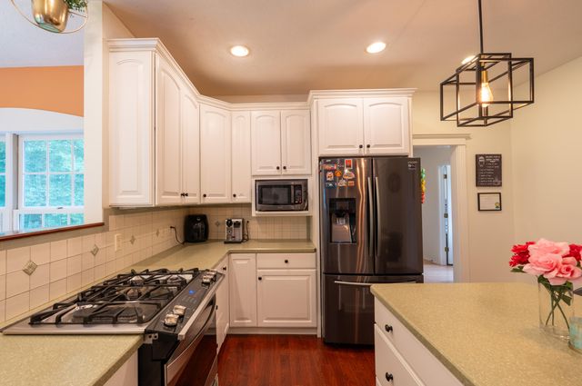1621 Falcon Crest Drive NE, Grand Rapids, MI 49525