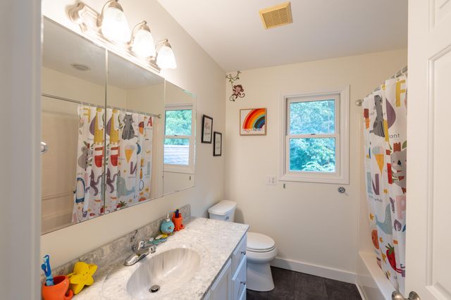 1621 Falcon Crest Drive NE, Grand Rapids, MI 49525