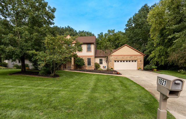 1621 Falcon Crest Drive NE, Grand Rapids, MI 49525