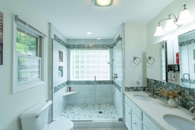 1621 Falcon Crest Drive NE, Grand Rapids, MI 49525