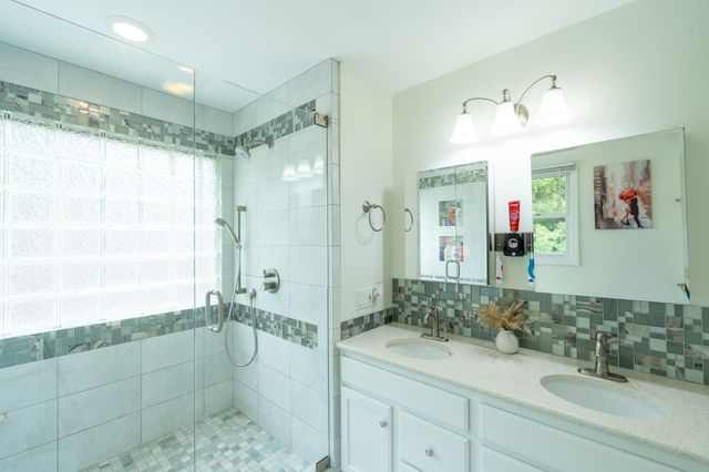1621 Falcon Crest Drive NE, Grand Rapids, MI 49525