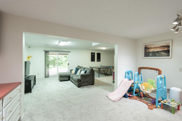 1621 Falcon Crest Drive NE, Grand Rapids, MI 49525