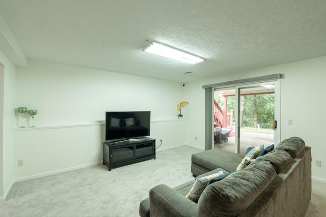 1621 Falcon Crest Drive NE, Grand Rapids, MI 49525