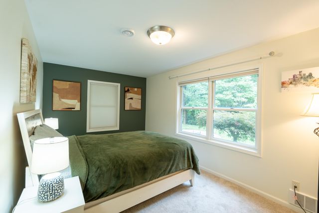 1621 Falcon Crest Drive NE, Grand Rapids, MI 49525