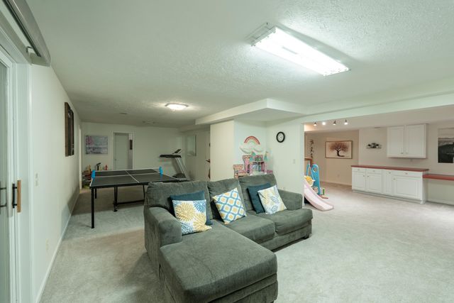 1621 Falcon Crest Drive NE, Grand Rapids, MI 49525