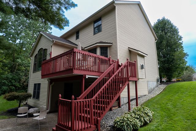 1621 Falcon Crest Drive NE, Grand Rapids, MI 49525
