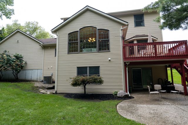 1621 Falcon Crest Drive NE, Grand Rapids, MI 49525
