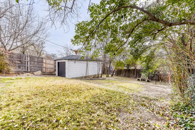 6918 Vivian Avenue, Dallas, TX 75223