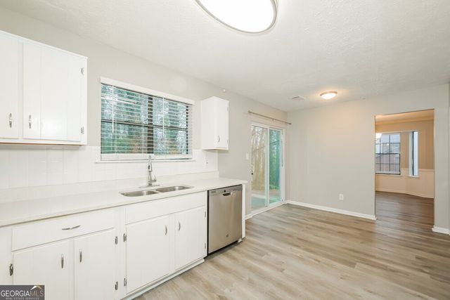 1053 Mainstreet Lake Drive, Stone Mountain, GA 30088