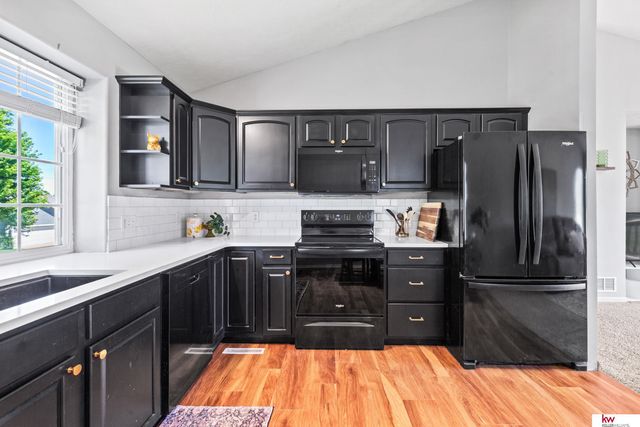 16083 Browne Street, Omaha, NE 68116