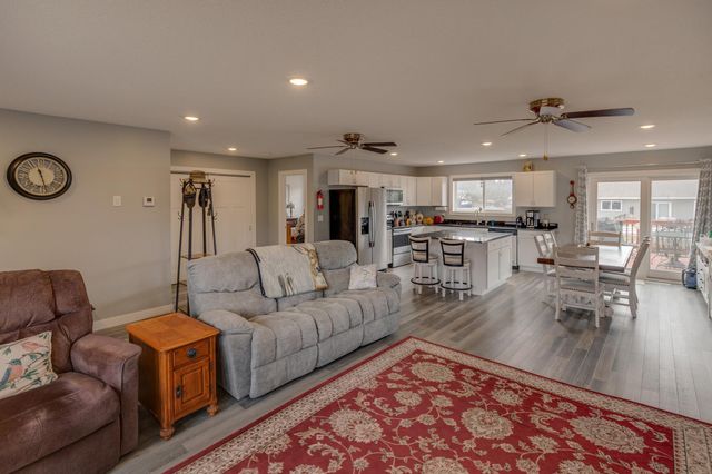 9103 3rd Avenue, Pequot Lakes, MN 56472