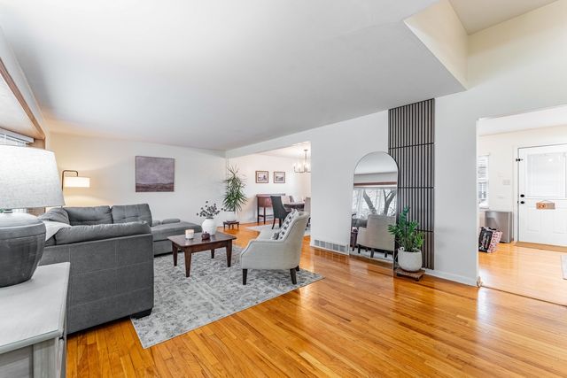 1531 N 9th Avenue, Melrose Park, IL 60160