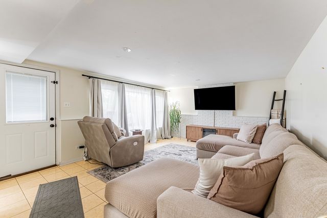 1531 N 9th Avenue, Melrose Park, IL 60160