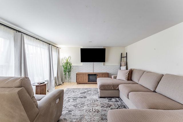 1531 N 9th Avenue, Melrose Park, IL 60160