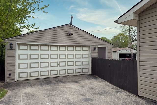 1119 Evans Avenue, Machesney Park, IL 61115