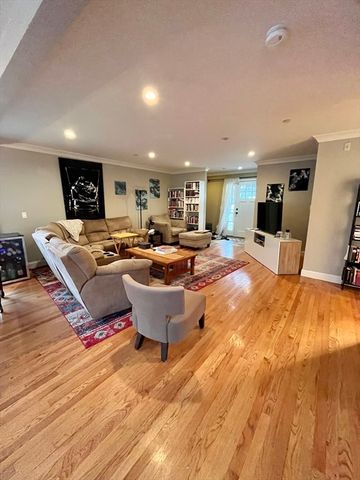 39 Selkirk Road 39, Boston, MA 02135