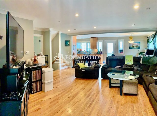 39 Selkirk Road 39, Boston, MA 02135